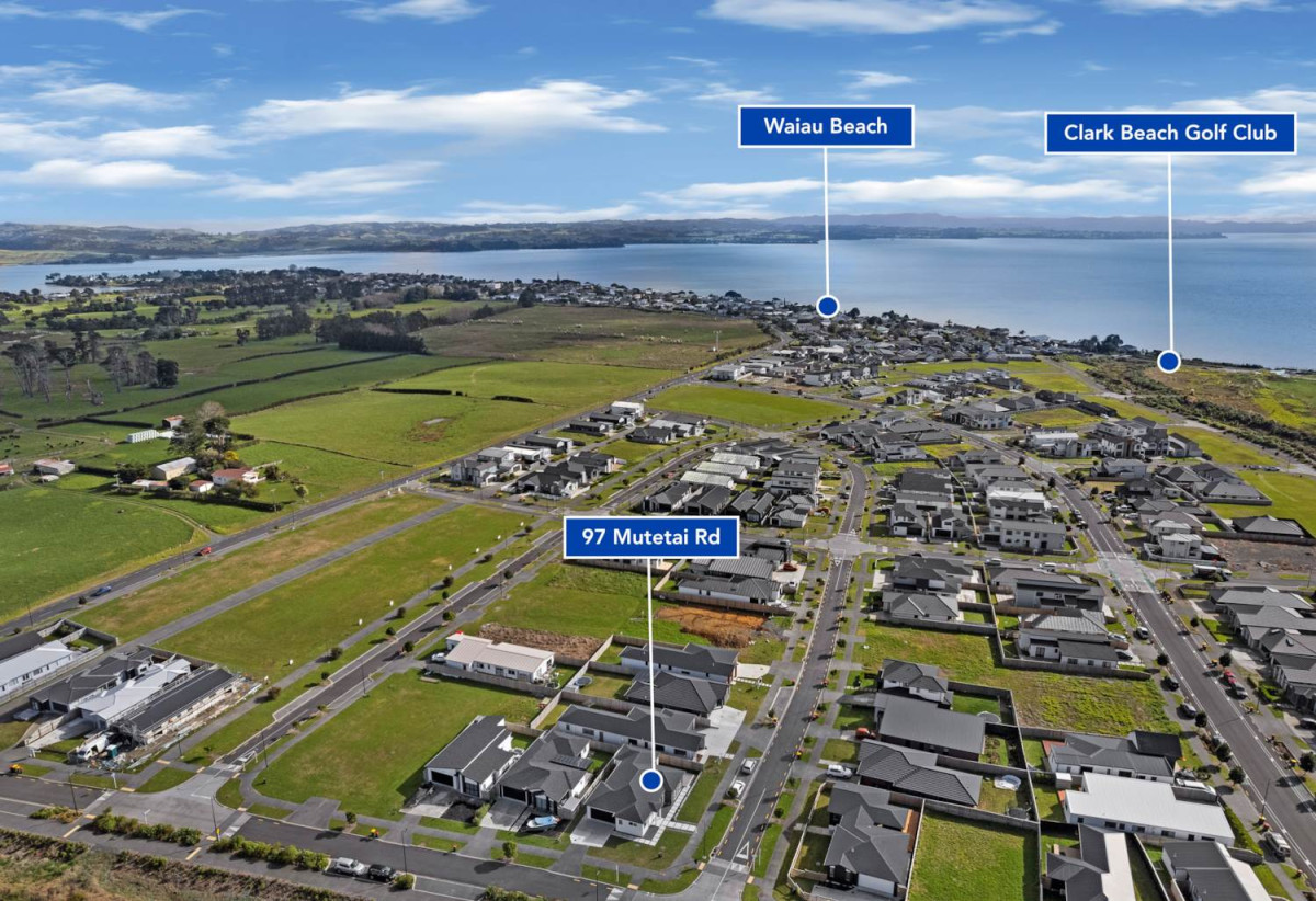 4 beds (2 ensuites) 3 baths house with double garage, 97 Mutetai Road, Clarks Beach, Auckland