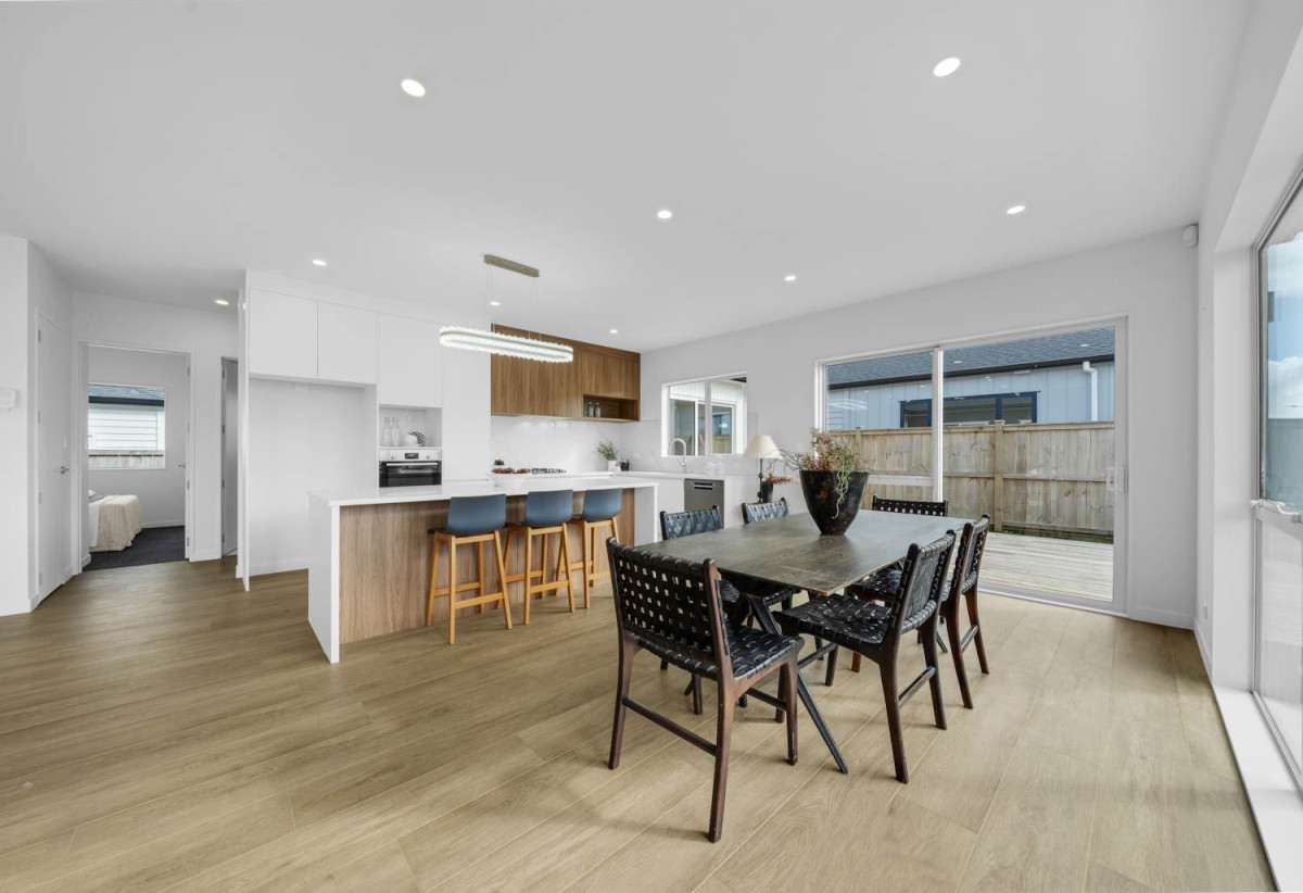 4 beds (2 ensuites) 3 baths house with double garage, 97 Mutetai Road, Clarks Beach, Auckland