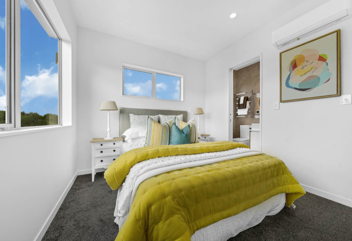 4 beds (2 ensuites) 3 baths house with double garage, 97 Mutetai Road, Clarks Beach, Auckland