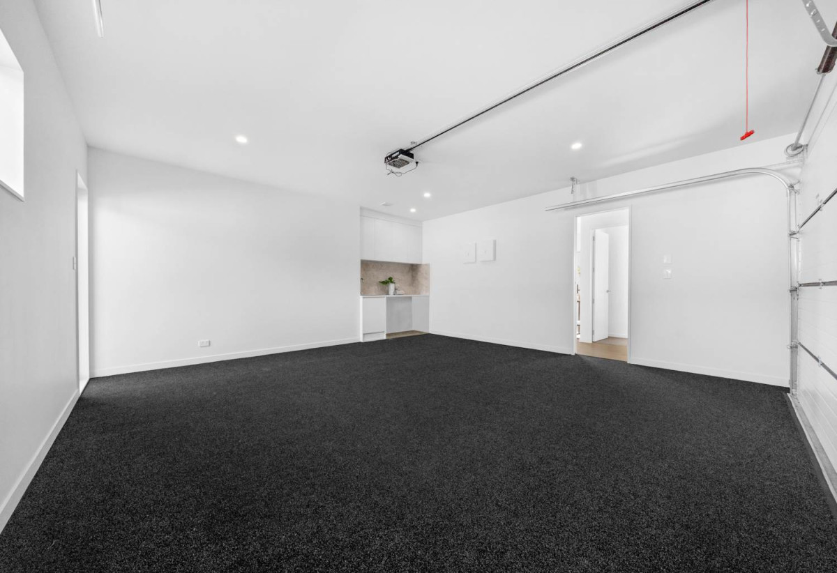 4 beds (2 ensuites) 3 baths house with double garage, 97 Mutetai Road, Clarks Beach, Auckland