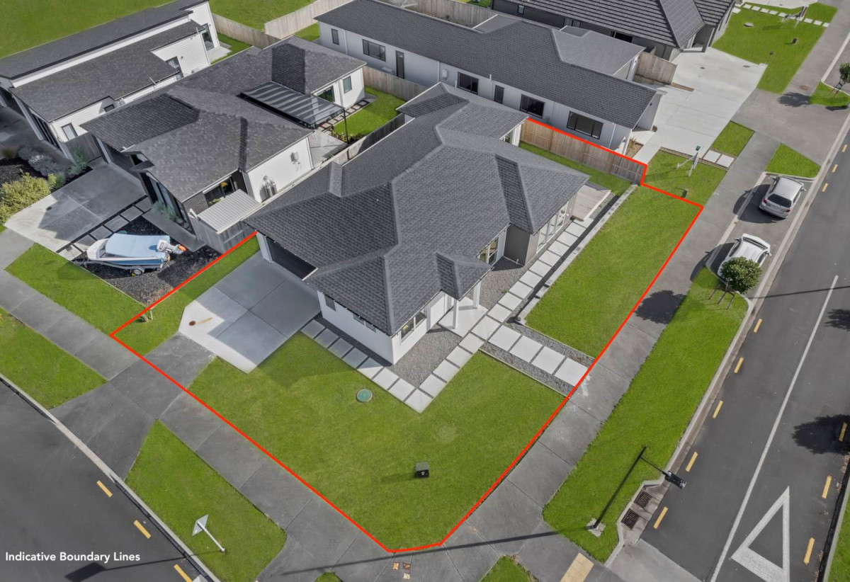 4 beds (2 ensuites) 3 baths house with double garage, 97 Mutetai Road, Clarks Beach, Auckland