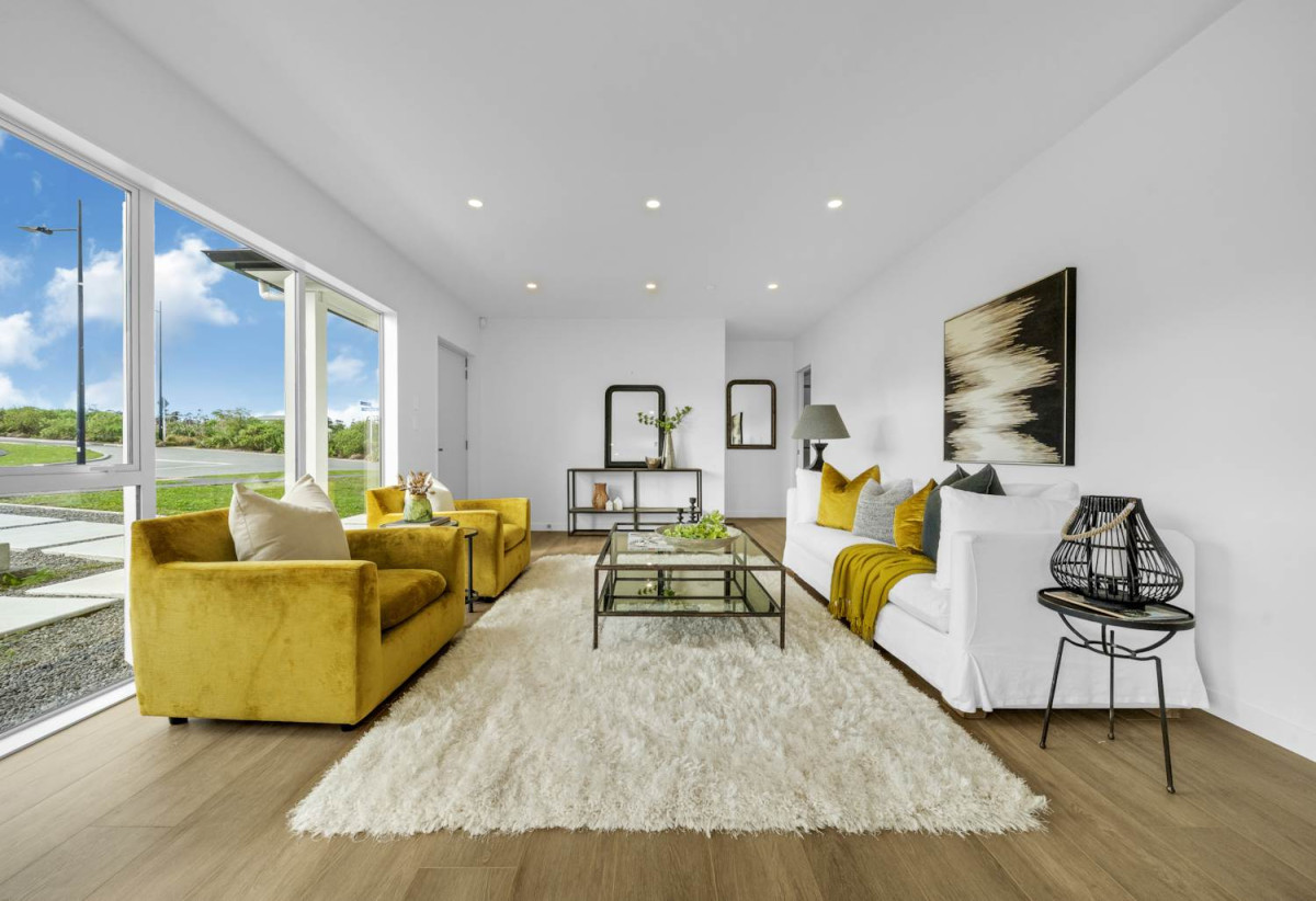 4 beds (2 ensuites) 3 baths house with double garage, 97 Mutetai Road, Clarks Beach, Auckland
