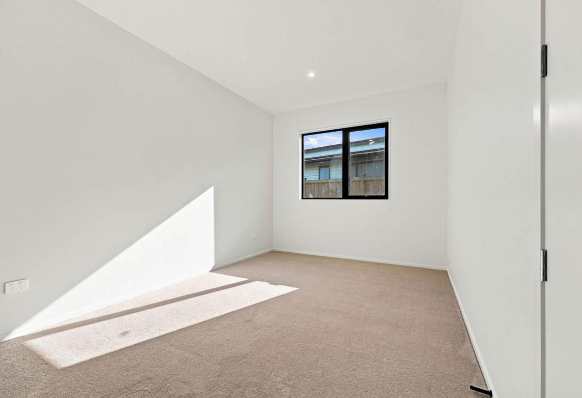 Home and income, 571m2 section, 2 kitchens, Brandnew 5 beds + study 4.5 baths house with double garage and 2 beds granny, 3 Paihere Street, Huapai, Auckland
