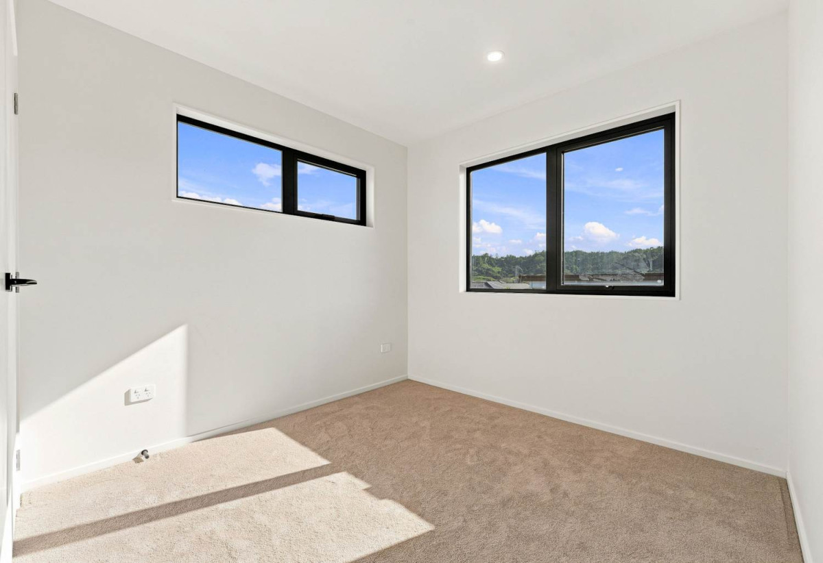 Home and income, 571m2 section, 2 kitchens, Brandnew 5 beds + study 4.5 baths house with double garage and 2 beds granny, 3 Paihere Street, Huapai, Auckland