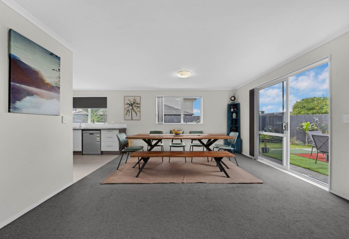 Brick and weatherboard 5 beds (4 doubles + 1 single) 2.5 baths house with double garage, 33 Hain Avenue, Mangere East, Auckland