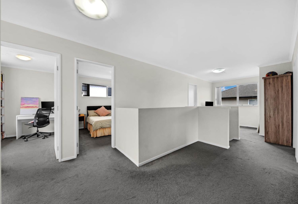 Brick and weatherboard 5 beds (4 doubles + 1 single) 2.5 baths house with double garage, 33 Hain Avenue, Mangere East, Auckland