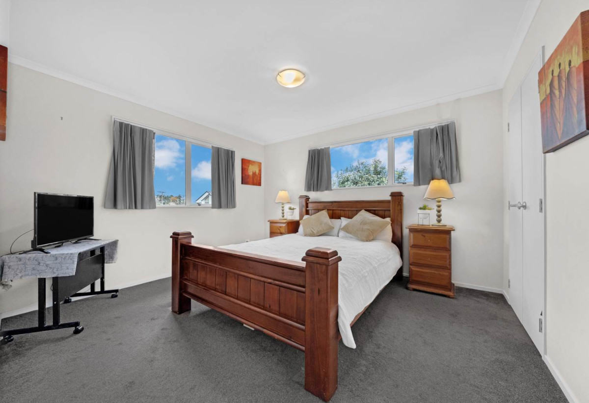 Brick and weatherboard 5 beds (4 doubles + 1 single) 2.5 baths house with double garage, 33 Hain Avenue, Mangere East, Auckland