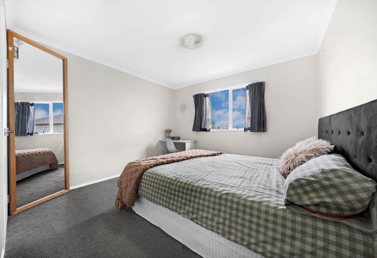 Brick and weatherboard 5 beds (4 doubles + 1 single) 2.5 baths house with double garage, 33 Hain Avenue, Mangere East, Auckland