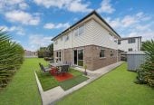 Brick and weatherboard 5 beds (4 doubles + 1 single) 2.5 baths house with double garage, 33 Hain Avenue, Mangere East, Auckland