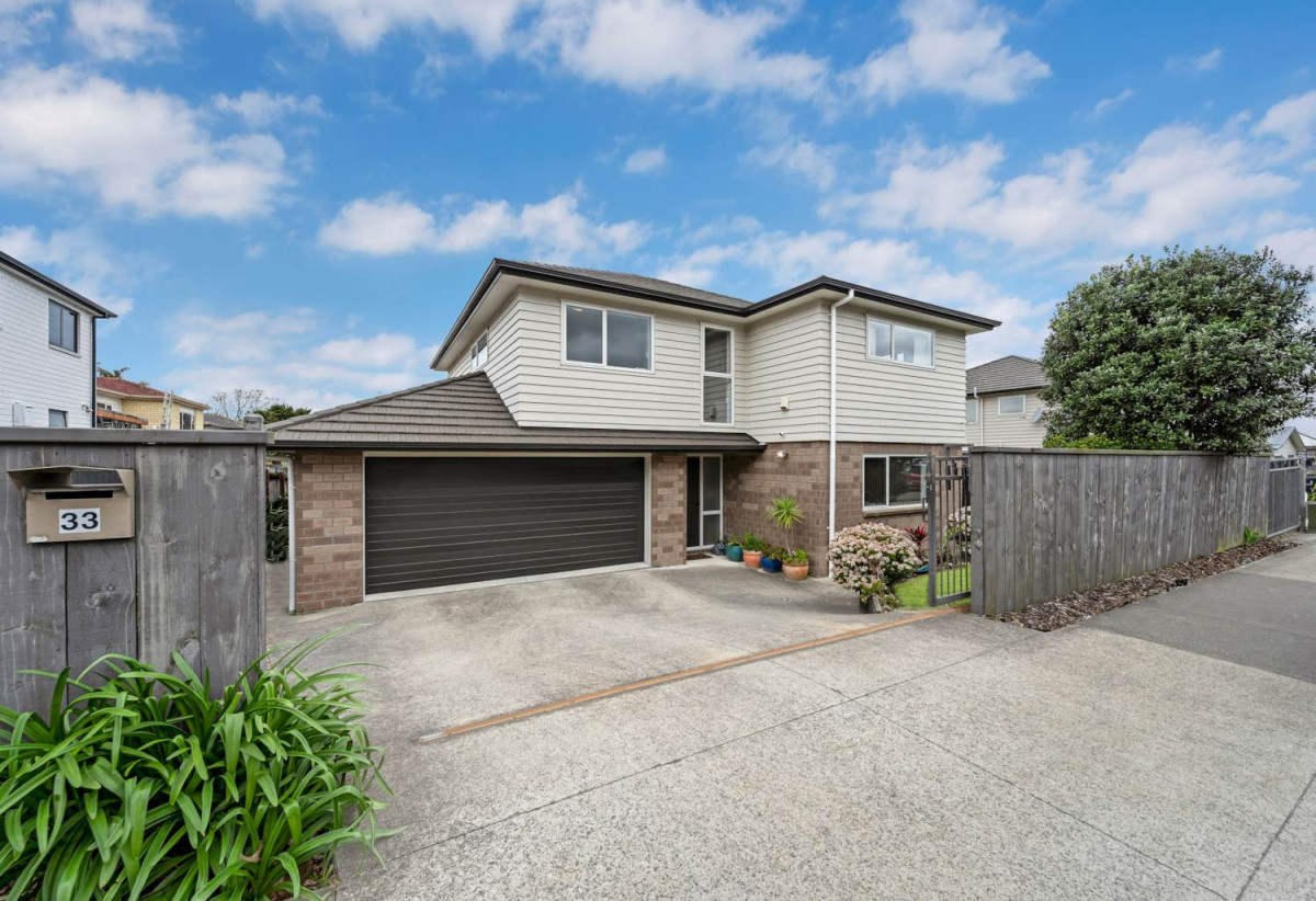 Brick and weatherboard 5 beds (4 doubles + 1 single) 2.5 baths house with double garage, 33 Hain Avenue, Mangere East, Auckland