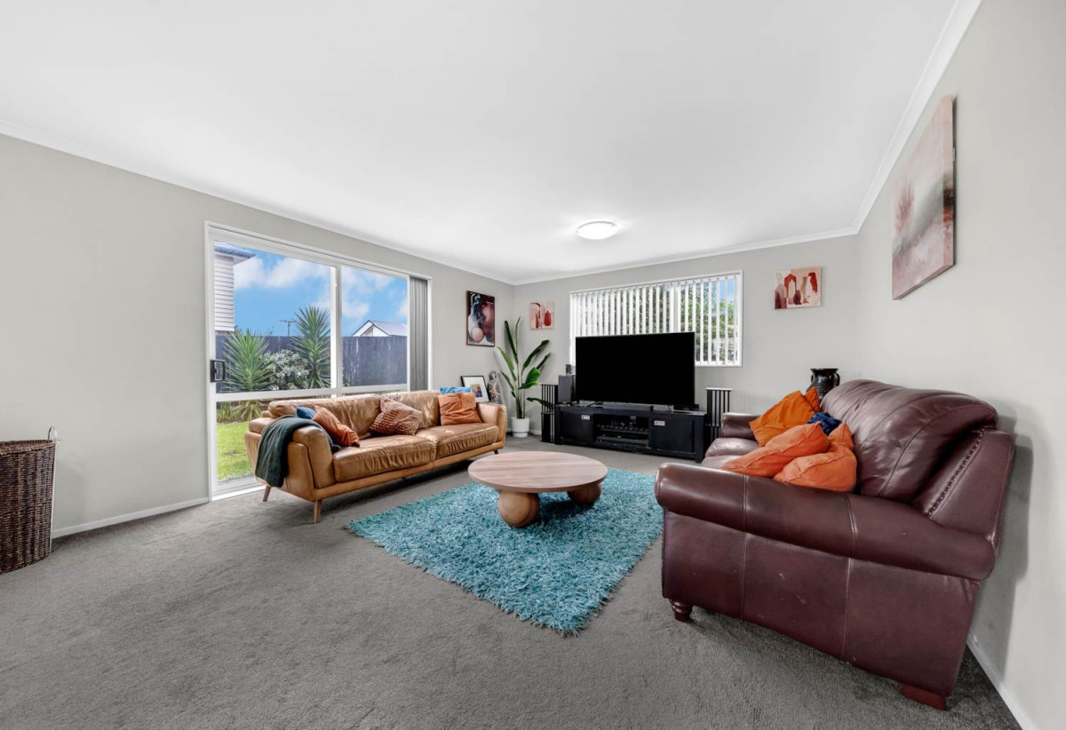 Brick and weatherboard 5 beds (4 doubles + 1 single) 2.5 baths house with double garage, 33 Hain Avenue, Mangere East, Auckland