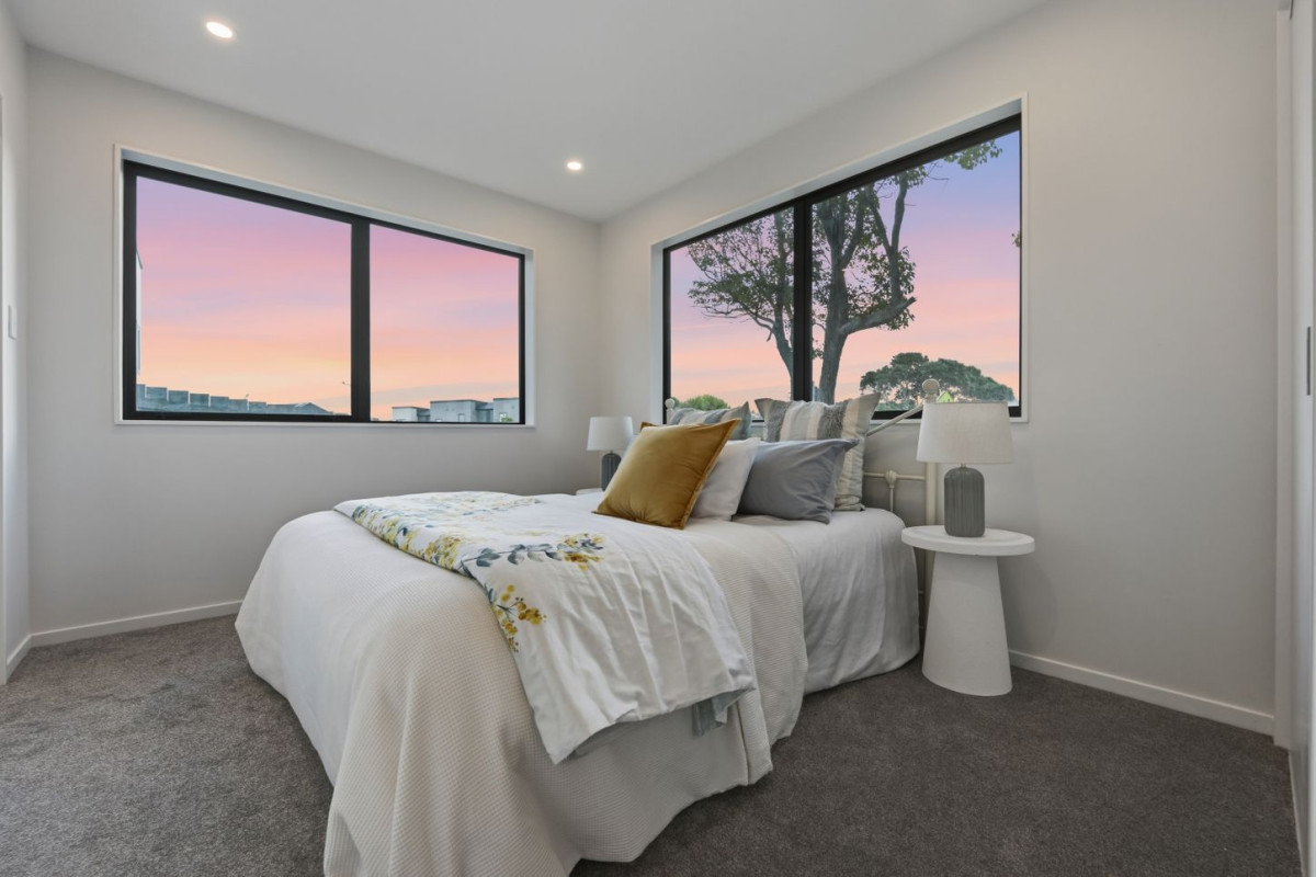 Keen Vendor, Enquiries over $900,000, 172m2 Brandnew 4 beds 3.5 baths home with garage, Lot 3/8 Epping Street, Glen Innes, Auckland