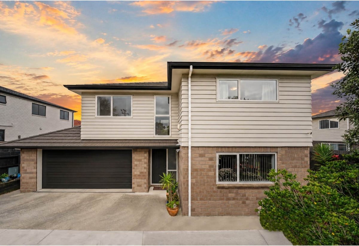 Brick and weatherboard 5 beds (4 doubles + 1 single) 2.5 baths house with double garage, 33 Hain Avenue, Mangere East, Auckland