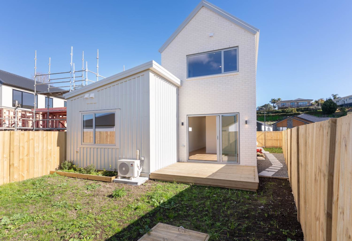 Brandnew 3 beds 2.5 baths house with garage, 24 Mangapu Road, Opaheke, Auckland