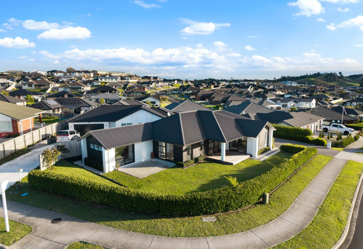 Overseas Vendors Say Sell, 640m2 section, 4 beds 2 baths house with double garage, 83 Harriet Johnston Drive, Pokeno