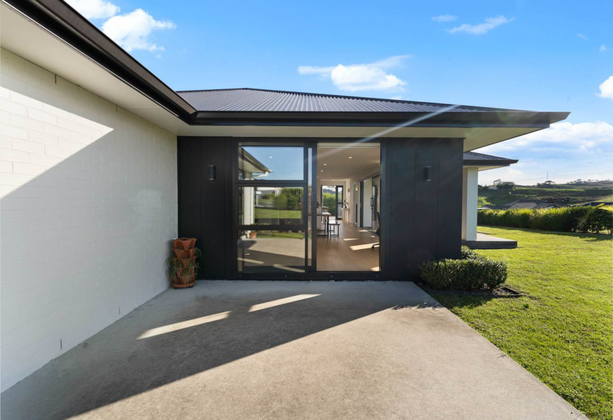 Overseas Vendors Say Sell, 640m2 section, 4 beds 2 baths house with double garage, 83 Harriet Johnston Drive, Pokeno