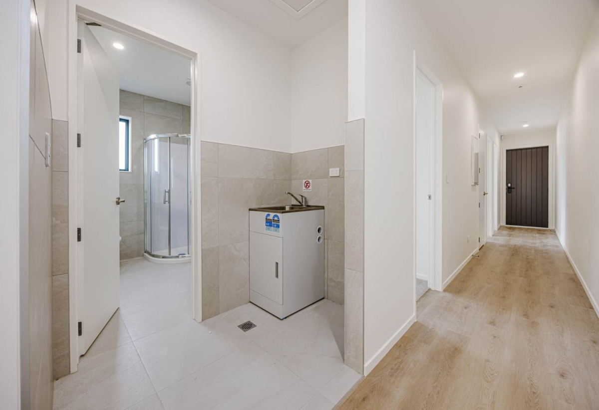 Brandnew duplex 3 bedrooms (2 doubles + 1 single/home office) 1 bath, 2 car parks, 14 Ihi Place, Karaka, Auckland