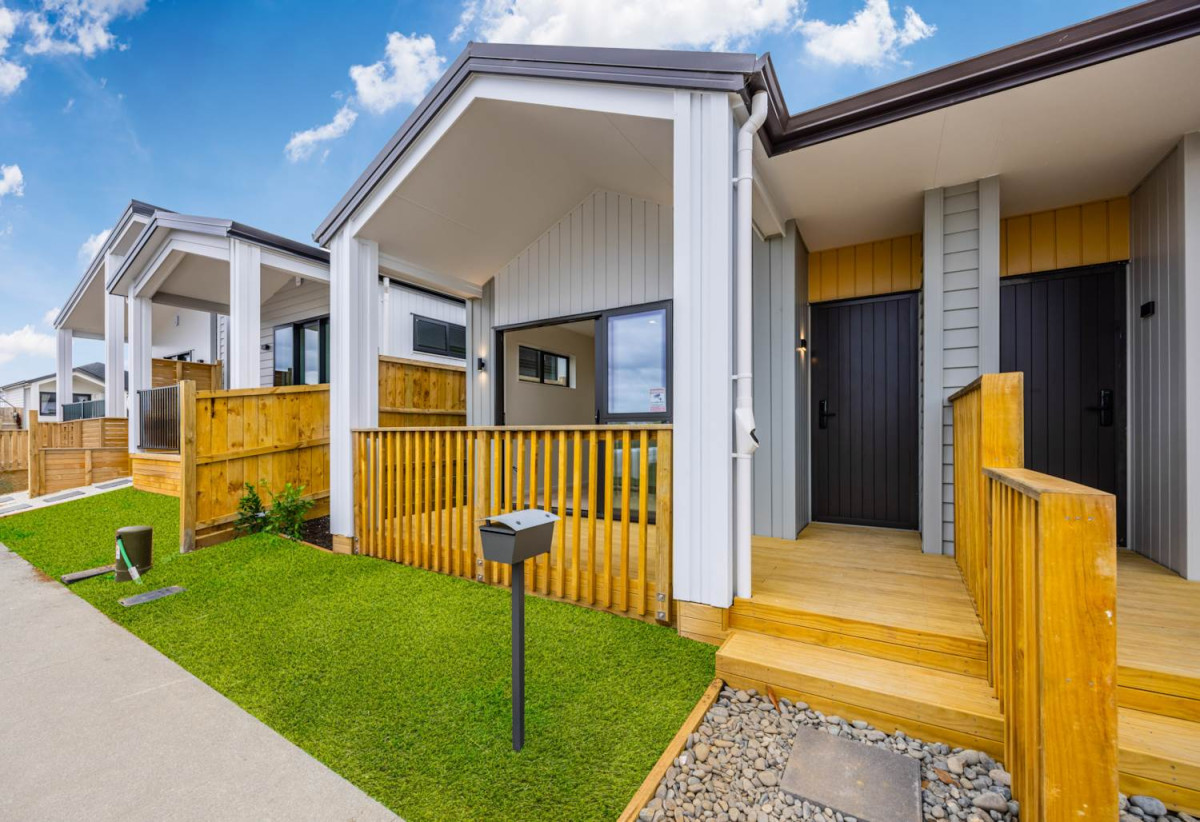 Brandnew duplex 3 bedrooms (2 doubles + 1 single/home office) 1 bath, 2 car parks, 16 Ihi Place, Karaka, Auckland