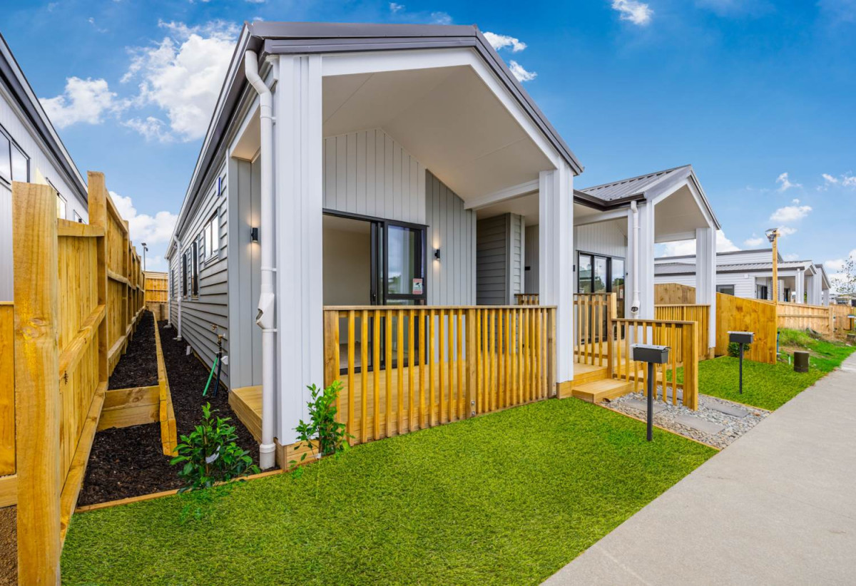 Brandnew duplex 3 bedrooms (2 doubles + 1 single/home office) 1 bath, 2 car parks, 16 Ihi Place, Karaka, Auckland