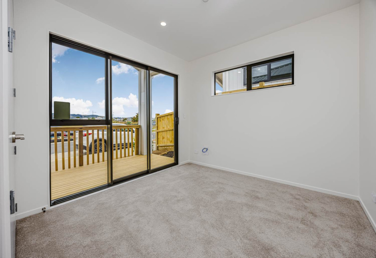 Brandnew duplex 3 bedrooms (2 doubles + 1 single/home office) 1 bath, 2 car parks, 16 Ihi Place, Karaka, Auckland