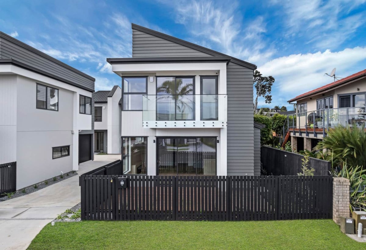 Macleans College zone, Brandnew standalone 3 beds 2.5 baths home with garage, Four heat pumps (one in each bedroom plus the living area), Underfloor heating in the bathrooms, Just a short stroll to the beach, 8E Hattaway Avenue, Bucklands Beach, Auckland