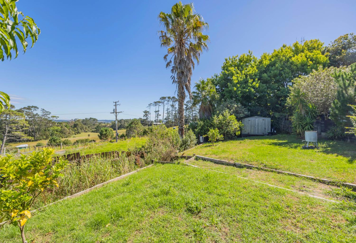 1389m2 section, Premium Development Opportunity with RC + BC + EPA for 9 townhouses (eight 2-bedroom + one 3-bedroom), each with its own parking. 3 beds 1 bath house, 438 Don Buck Road, Massey, Auckland