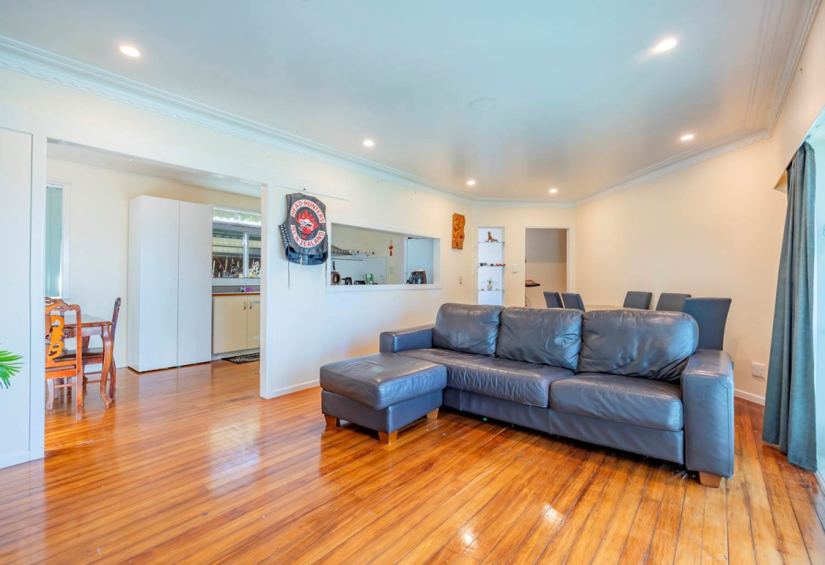 1389m2 section, Premium Development Opportunity with RC + BC + EPA for 9 townhouses (eight 2-bedroom + one 3-bedroom), each with its own parking. 3 beds 1 bath house, 438 Don Buck Road, Massey, Auckland