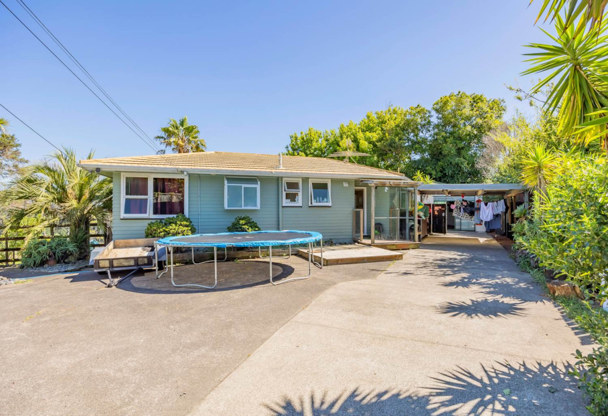 1389m2 section, Premium Development Opportunity with RC + BC + EPA for 9 townhouses (eight 2-bedroom + one 3-bedroom), each with its own parking. 3 beds 1 bath house, 438 Don Buck Road, Massey, Auckland