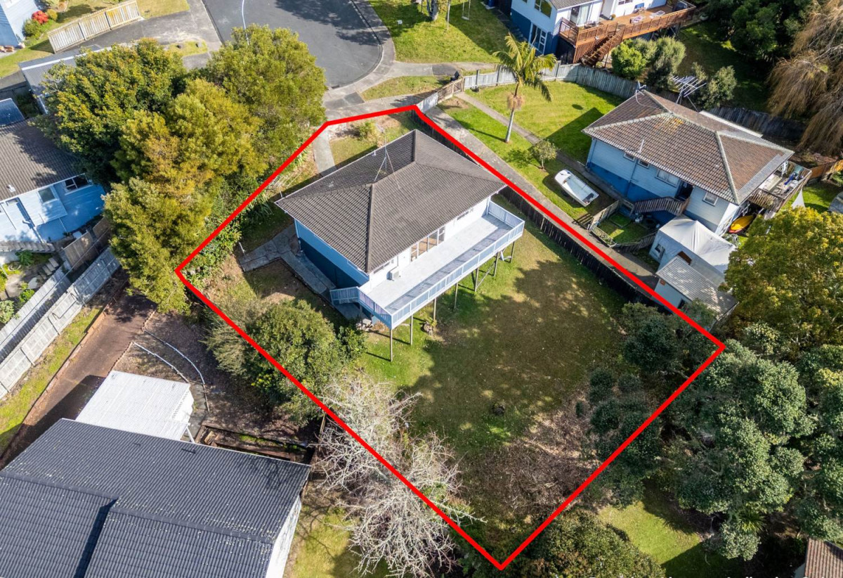 Westlake Zones, 607m2 section, 3 beds 1.5 baths house, 0.3 km to Sunnynook School, 12 Erica Road, Sunnynook, Auckland
