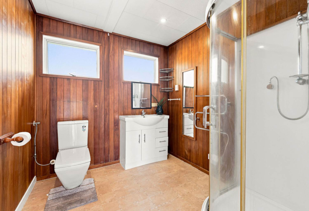 Westlake Zones, 607m2 section, 3 beds 1.5 baths house, 0.3 km to Sunnynook School, 12 Erica Road, Sunnynook, Auckland