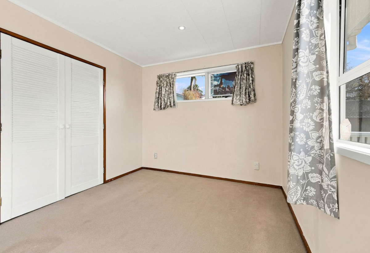 Westlake Zones, 607m2 section, 3 beds 1.5 baths house, 0.3 km to Sunnynook School, 12 Erica Road, Sunnynook, Auckland