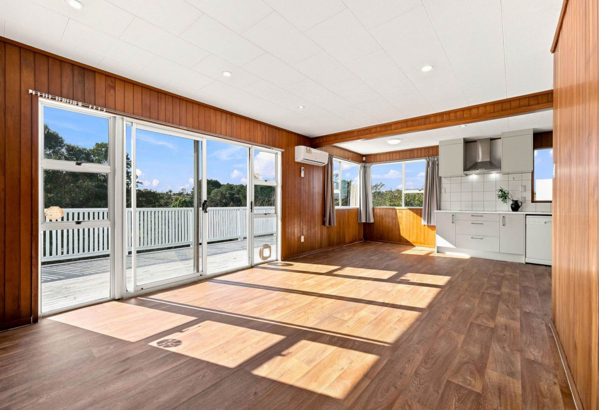 Westlake Zones, 607m2 section, 3 beds 1.5 baths house, 0.3 km to Sunnynook School, 12 Erica Road, Sunnynook, Auckland
