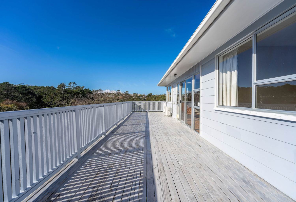 Westlake Zones, 607m2 section, 3 beds 1.5 baths house, 0.3 km to Sunnynook School, 12 Erica Road, Sunnynook, Auckland