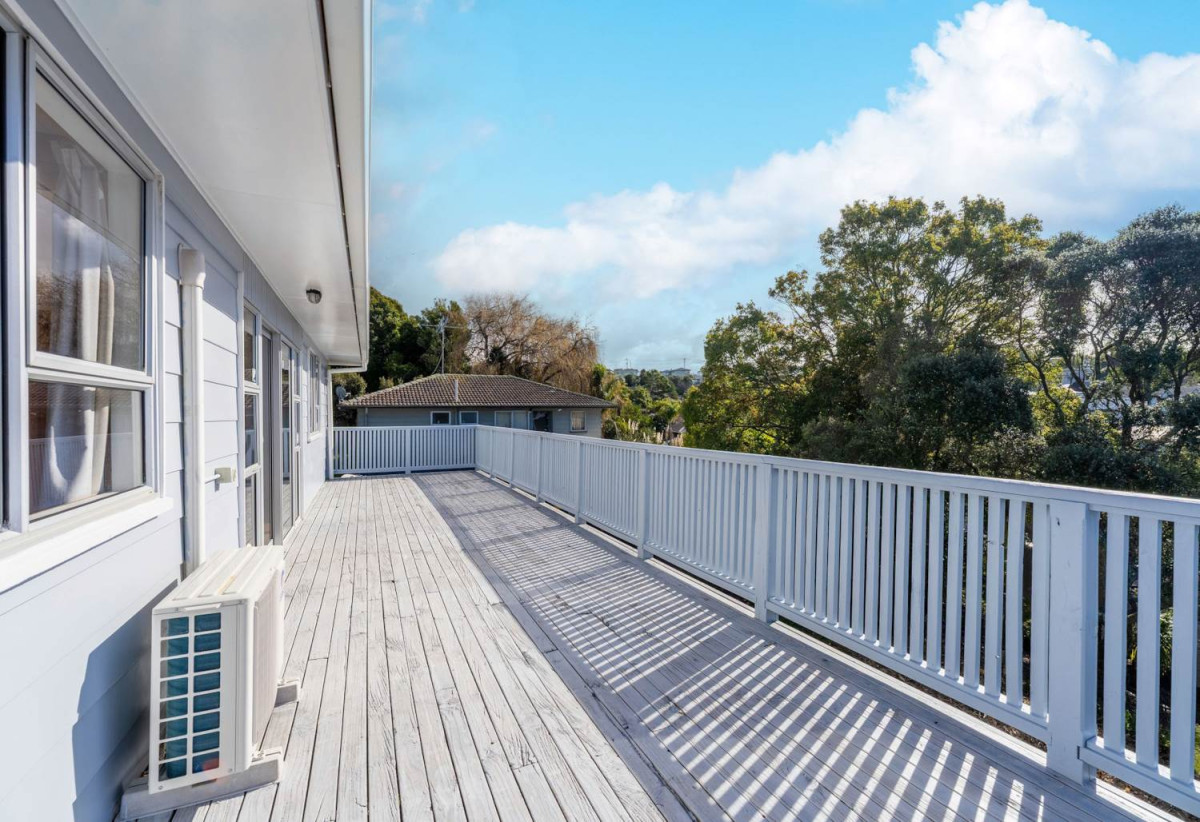 Westlake Zones, 607m2 section, 3 beds 1.5 baths house, 0.3 km to Sunnynook School, 12 Erica Road, Sunnynook, Auckland