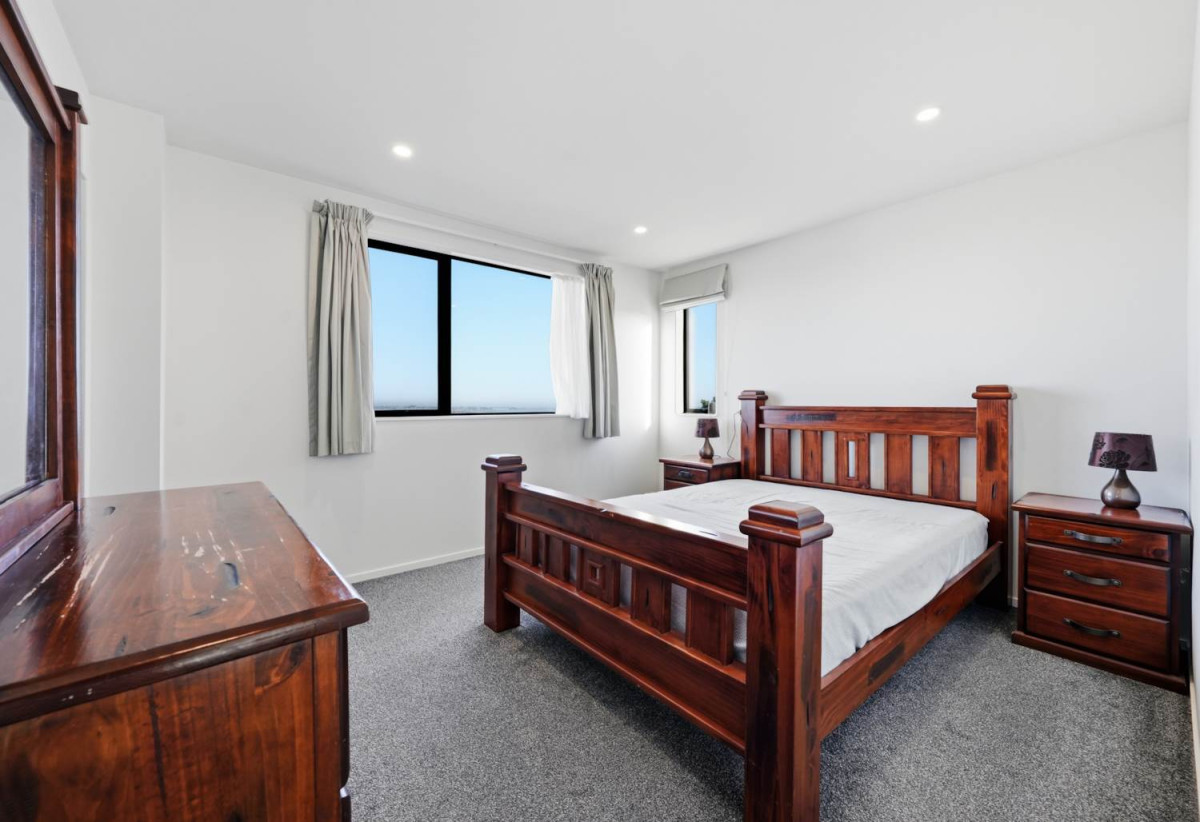 Freehold 3 beds 2.5 baths home with carport, 10 Crestview Rise, Papakura, Auckland