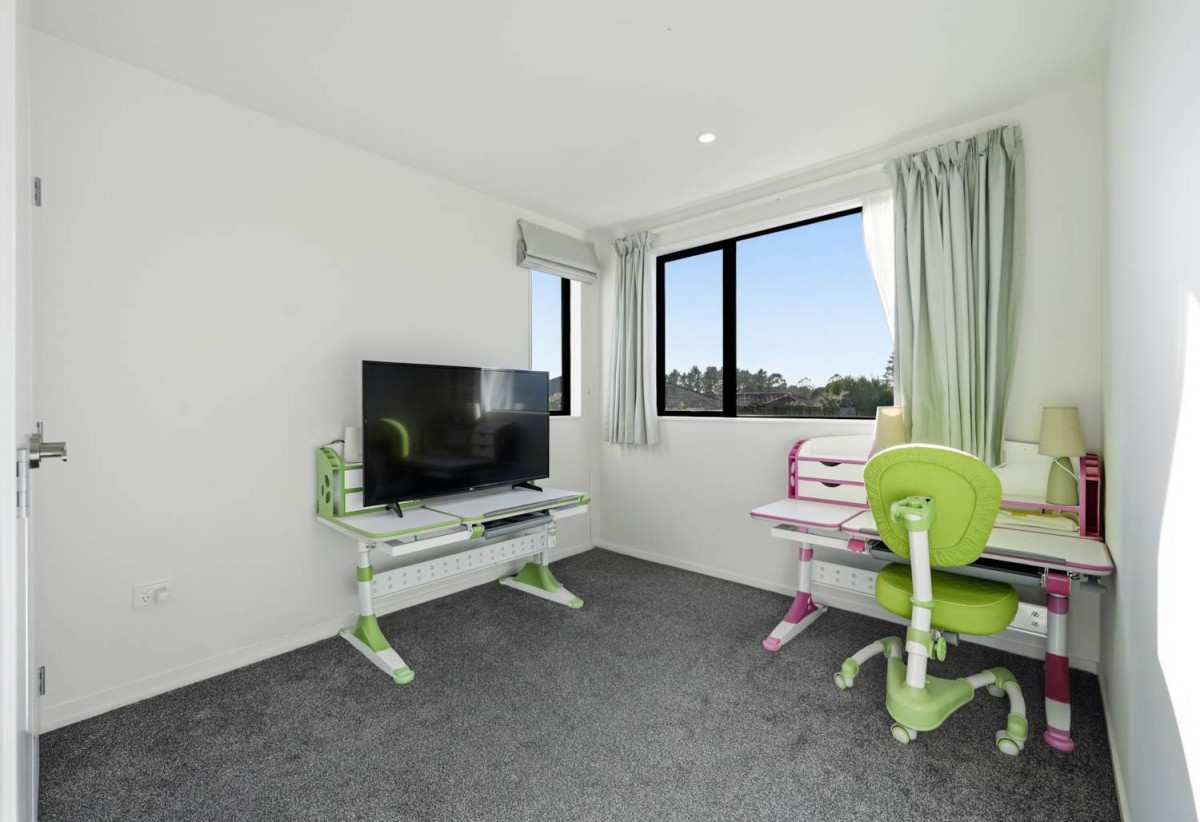 Freehold 3 beds 2.5 baths home with carport, 10 Crestview Rise, Papakura, Auckland