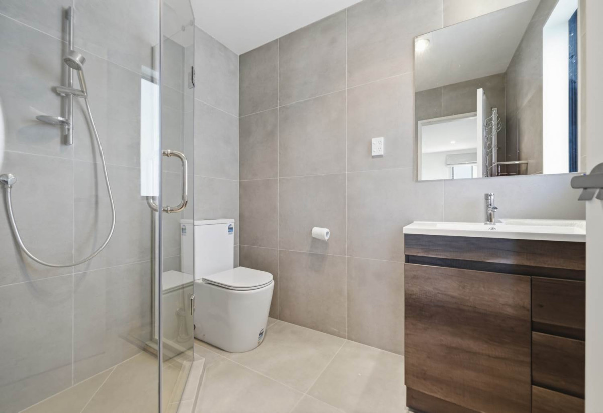 Freehold 3 beds 2.5 baths home with carport, 10 Crestview Rise, Papakura, Auckland