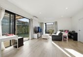 Freehold 3 beds 2.5 baths home with carport, 10 Crestview Rise, Papakura, Auckland