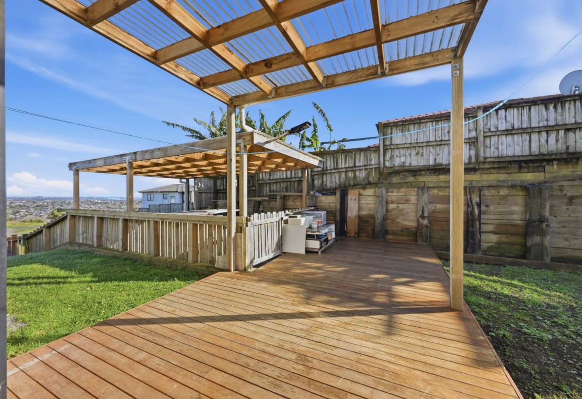 Freehold 3 beds 2.5 baths home with carport, 10 Crestview Rise, Papakura, Auckland