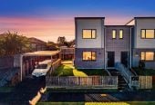 Freehold 3 beds 2.5 baths home with carport, 10 Crestview Rise, Papakura, Auckland