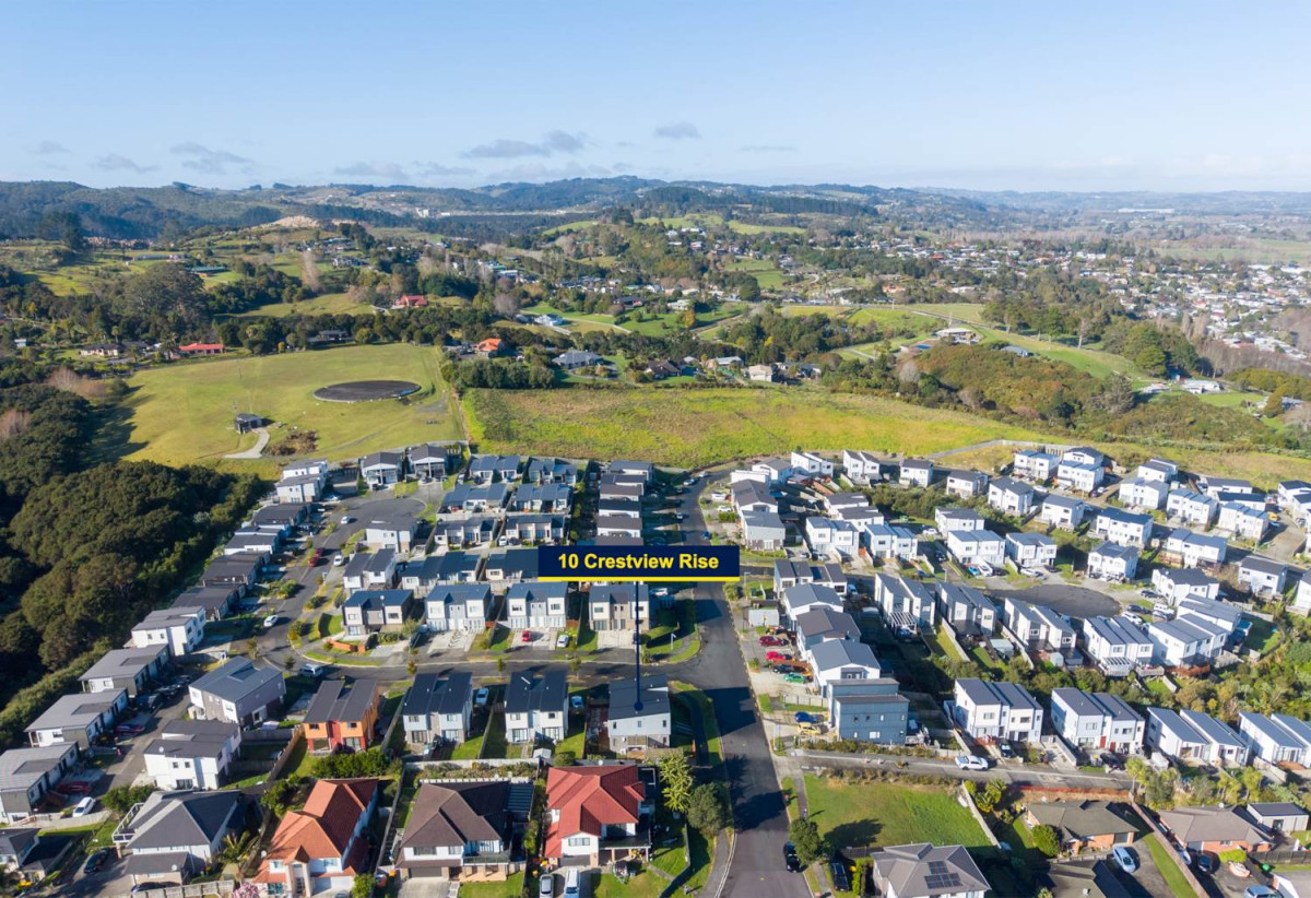 Freehold 3 beds 2.5 baths home with carport, 10 Crestview Rise, Papakura, Auckland