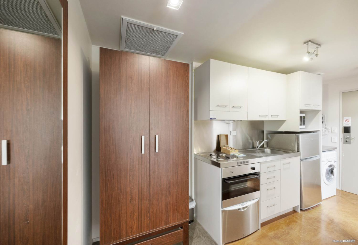 Must sell, Auckland Girls’ Grammar School zone, 33m2 Freehold 1 bed 1 bath apartment, Full furniture package is included, A perfect easy care city life with power, water, Sky TV, air conditioning and building insurance all INCLUDED in the body corporate levy, 188 Hobson Street, City Centre, Auckland