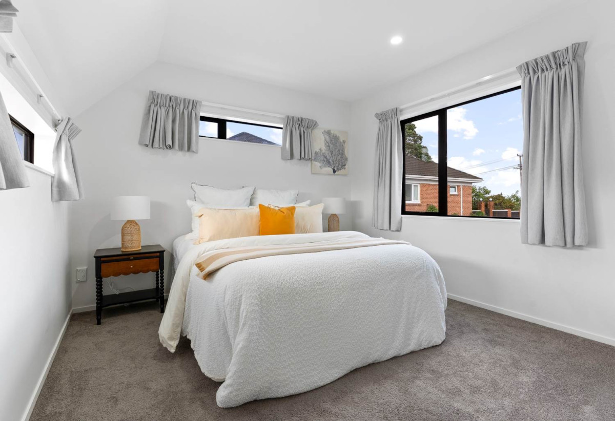 For rent, Standalone 4 beds 3.5 baths home with garage, available 8th August, 4/10 Trafalgar Street, Onehunga, Auckland
