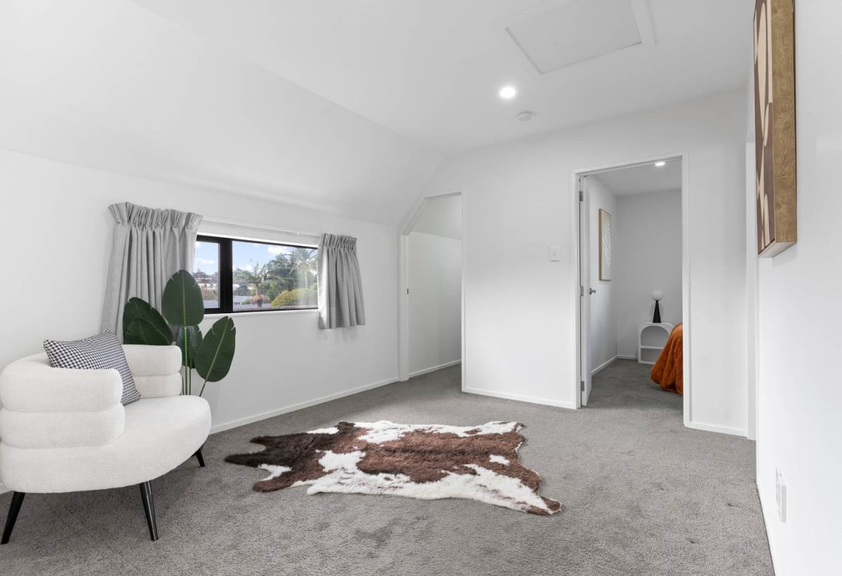 For rent, Standalone 4 beds 3.5 baths home with garage, available 8th August, 4/10 Trafalgar Street, Onehunga, Auckland
