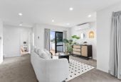 For rent, Standalone 4 beds 3.5 baths home with garage, available 8th August, 4/10 Trafalgar Street, Onehunga, Auckland