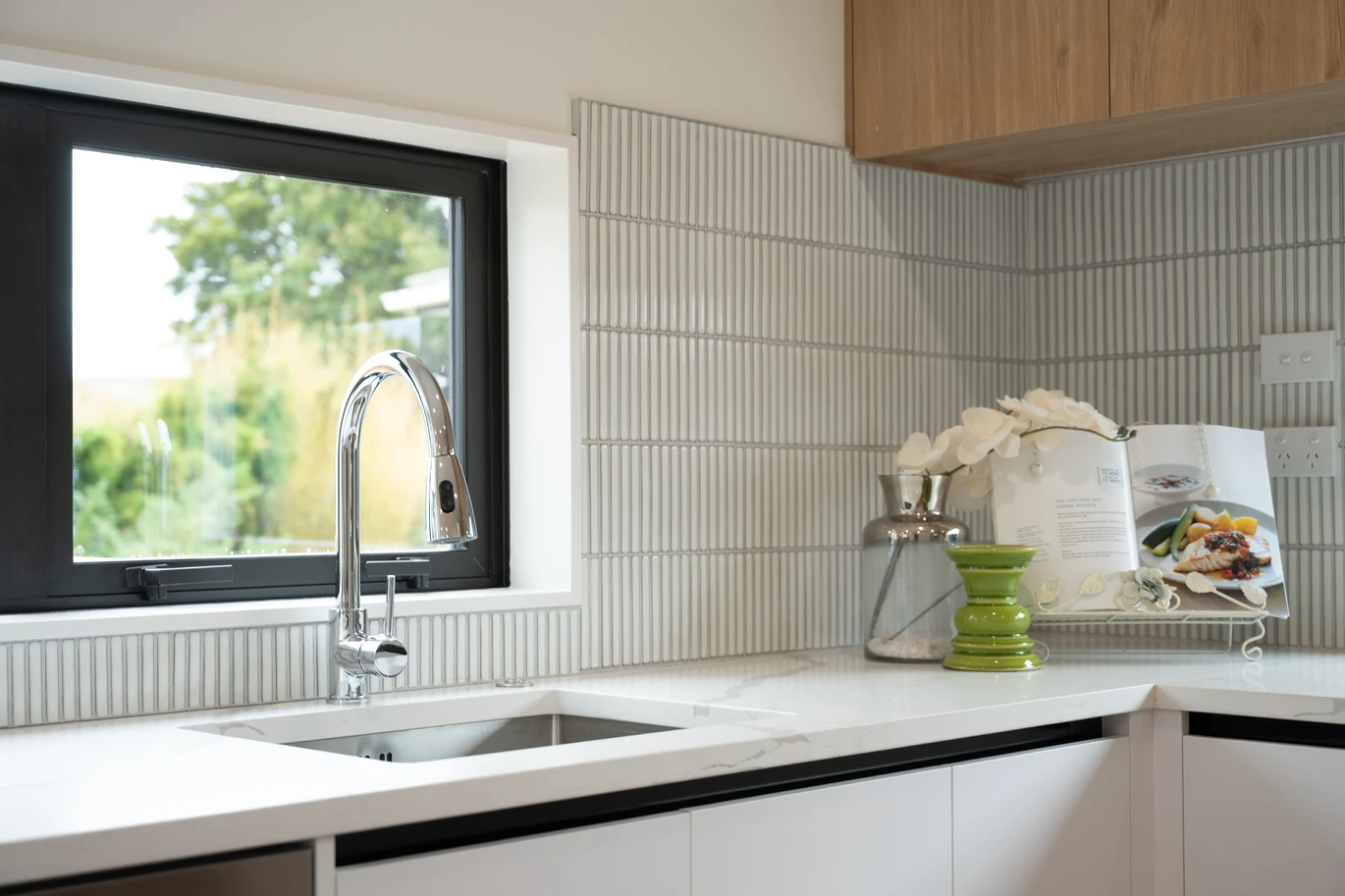 152m2 Brandnew standalone 4 beds (2 ensuites) 3.5 baths home with garage, 1 ensuite ground floor, approximately 1.2km from Blockhouse Bay Village, move-in ready. Agents: bring your buyers! Conjunctionals welcome, 18D Geneva Place Blockhouse Bay, Auckland