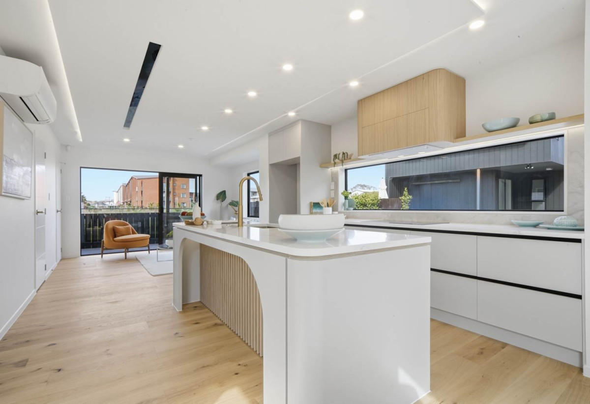 Standalone 3 beds 2.5 baths home with car park, 46B Range View Road, Mt Albert, Auckland