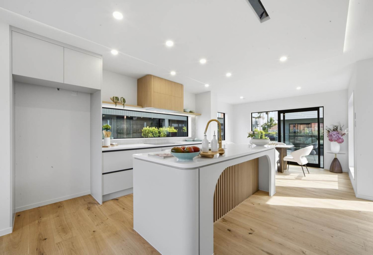 Standalone 3 beds 2.5 baths home with car park, 46B Range View Road, Mt Albert, Auckland
