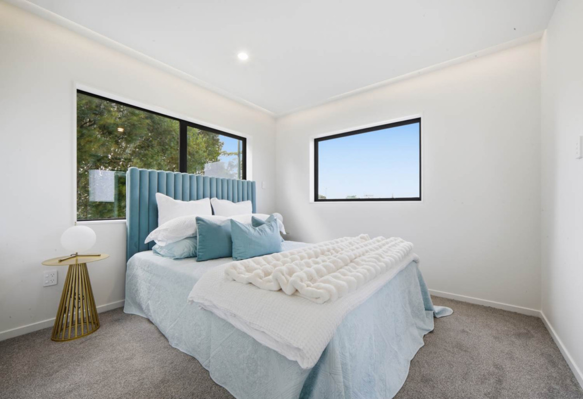 Standalone 3 beds 2.5 baths home with car park, 46B Range View Road, Mt Albert, Auckland