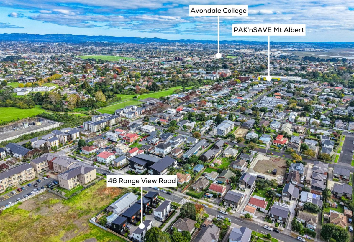 Standalone 3 beds 2.5 baths home with car park, 46B Range View Road, Mt Albert, Auckland